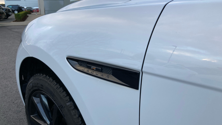 Jaguar F-Pace 2.0d [180] Chequered Flag 5dr Auto AWD Diesel Estate